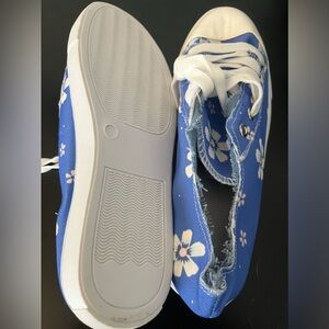 Women’s sneakers cute pattern size 8
